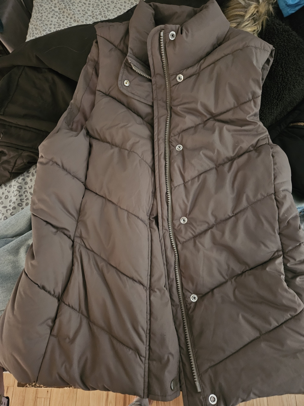 Old Navy Quilted Puffer Vest in Brown